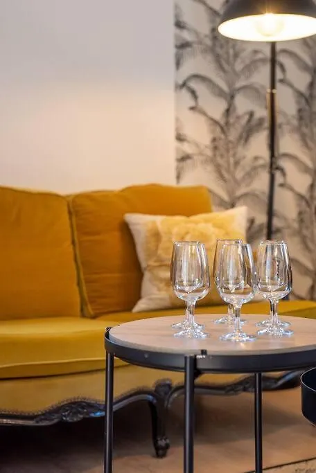 Duplex Contemporain Dans Maison Du Xviieme Siecle Fougères France