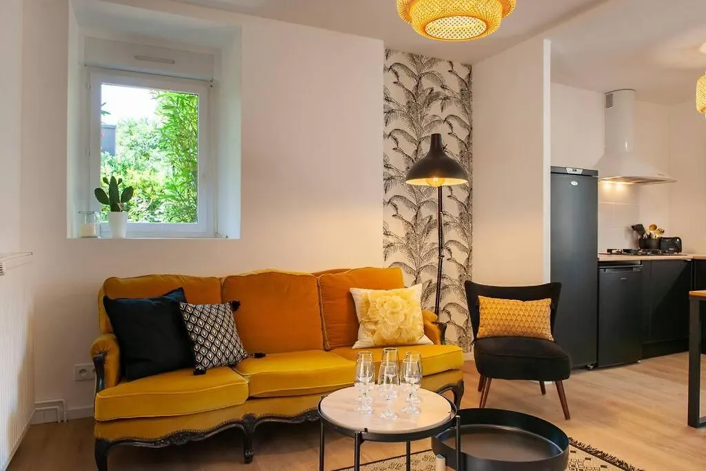 Duplex Contemporain Dans Maison Du Xviieme Siecle Fougères France