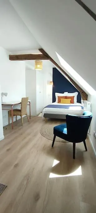 Duplex Contemporain Dans Maison Du Xviieme Siecle Fougères Appartement