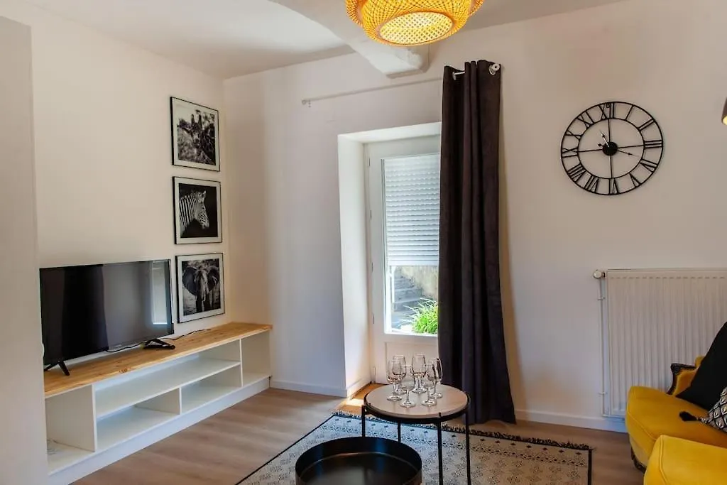 Duplex Contemporain Dans Maison Du Xviieme Siecle Fougères 0*,