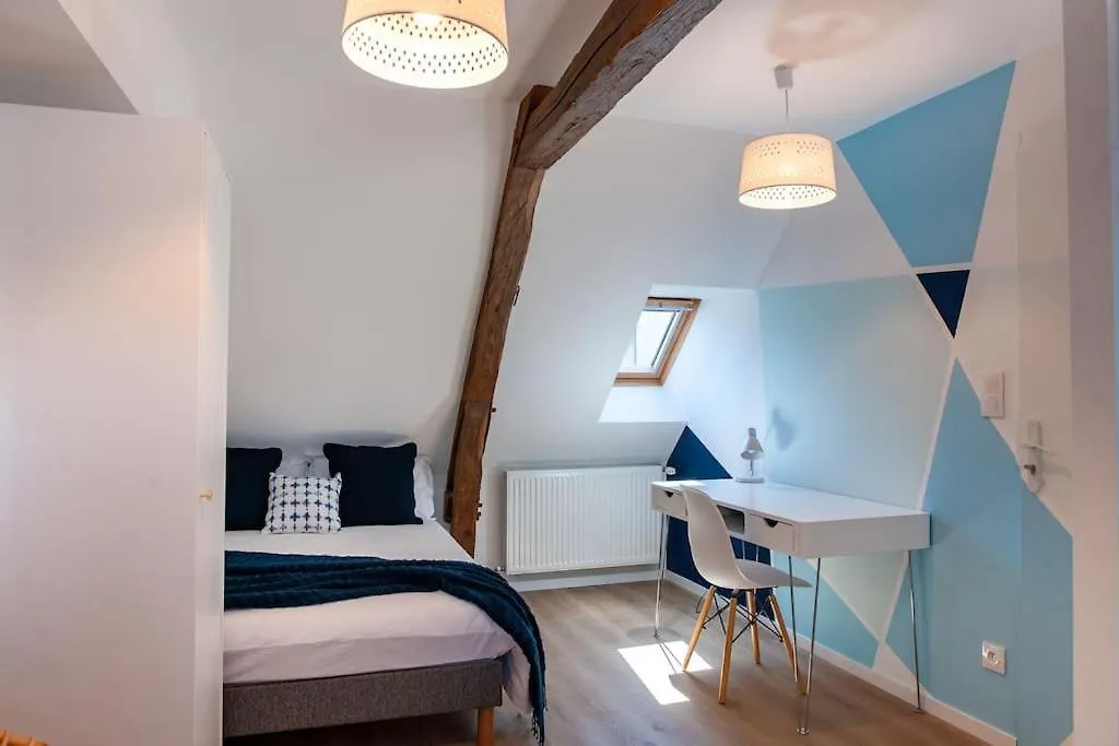 Duplex Contemporain Dans Maison Du Xviieme Siecle Fougères